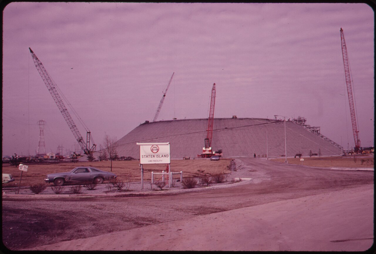 Liquefied natural gas storage tank, Staten Island New York