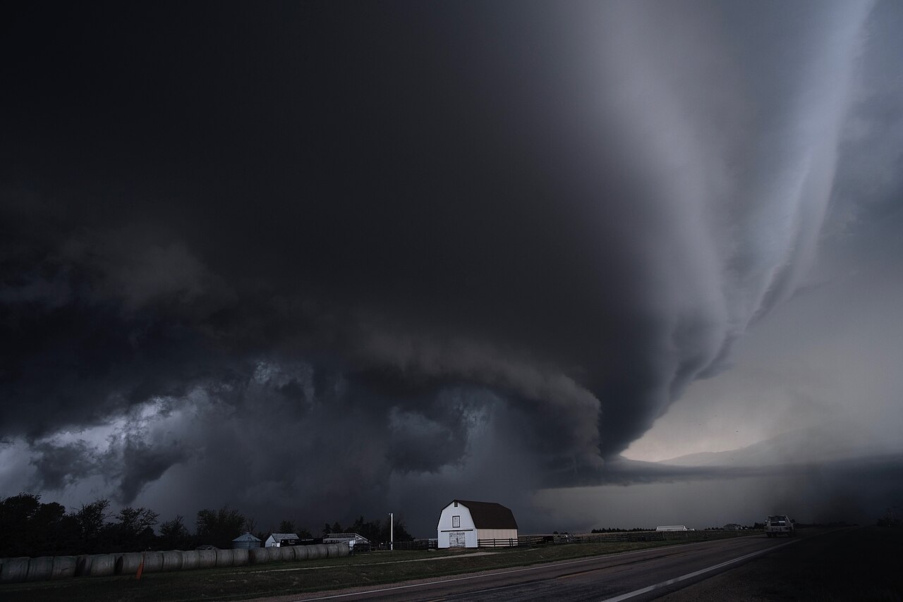 Supercell thunderstorm over the Kansas plains